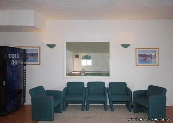 Rodeway Inn & Suites Монтичело Интериор снимка